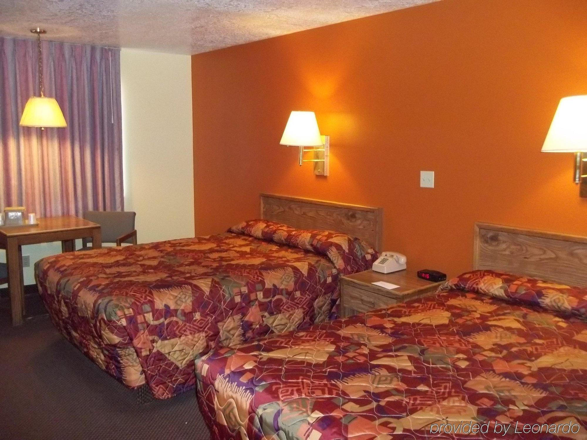 Rodeway Inn Moriarty Room photo